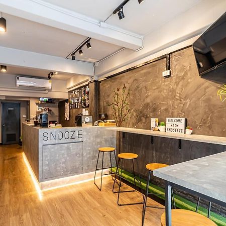 Snoozzze Hostel ใกล้รถไฟฟ้า ย่านบางรัก (Adults Only) Бангкок Екстер'єр фото