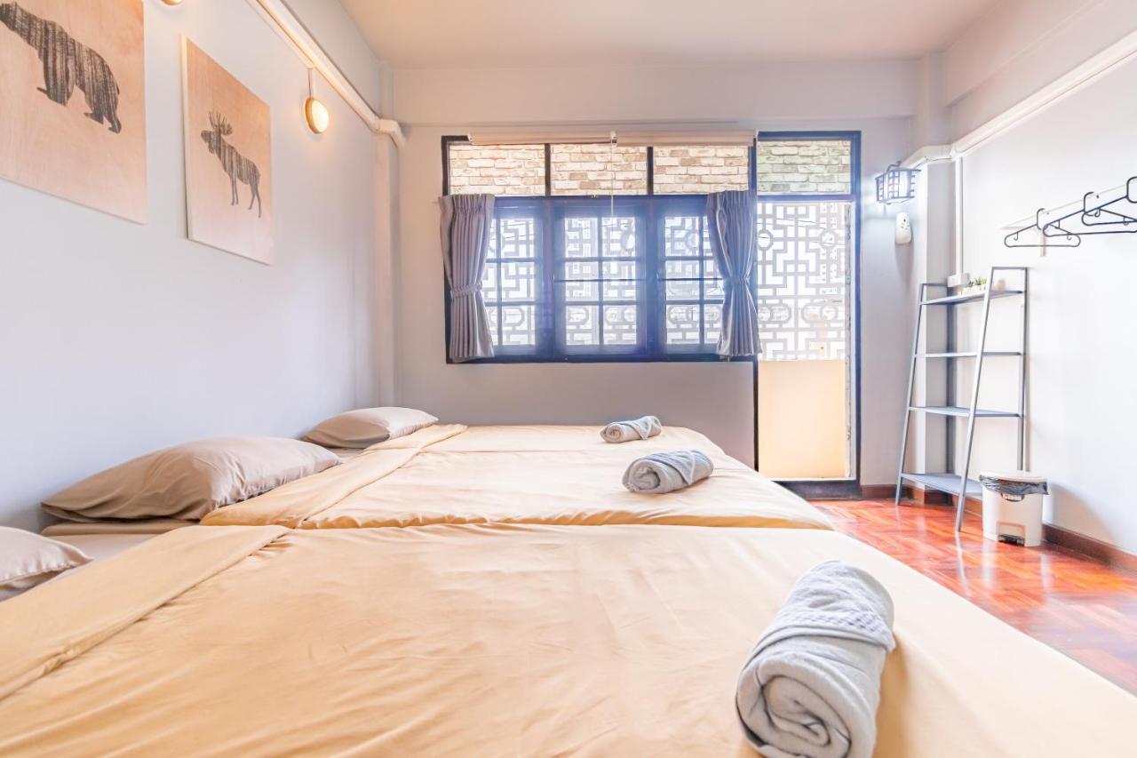 Snoozzze Hostel ใกล้รถไฟฟ้า ย่านบางรัก (Adults Only) Бангкок Екстер'єр фото