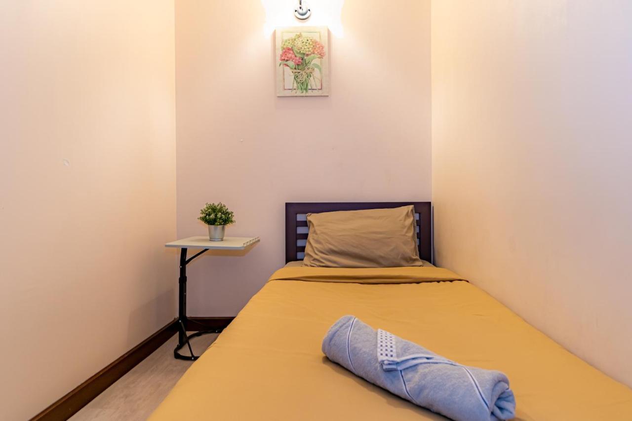 Snoozzze Hostel ใกล้รถไฟฟ้า ย่านบางรัก (Adults Only) Бангкок Екстер'єр фото