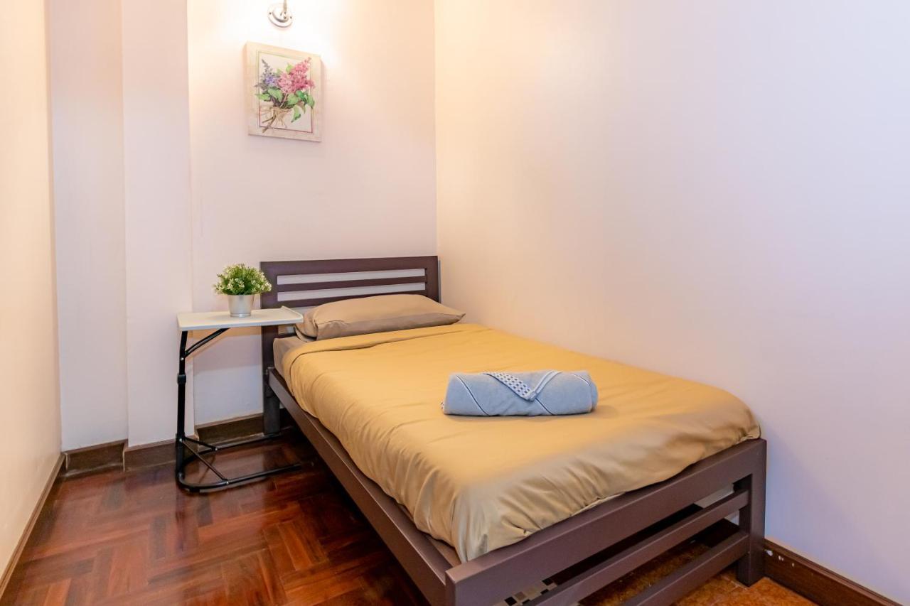 Snoozzze Hostel ใกล้รถไฟฟ้า ย่านบางรัก (Adults Only) Бангкок Екстер'єр фото