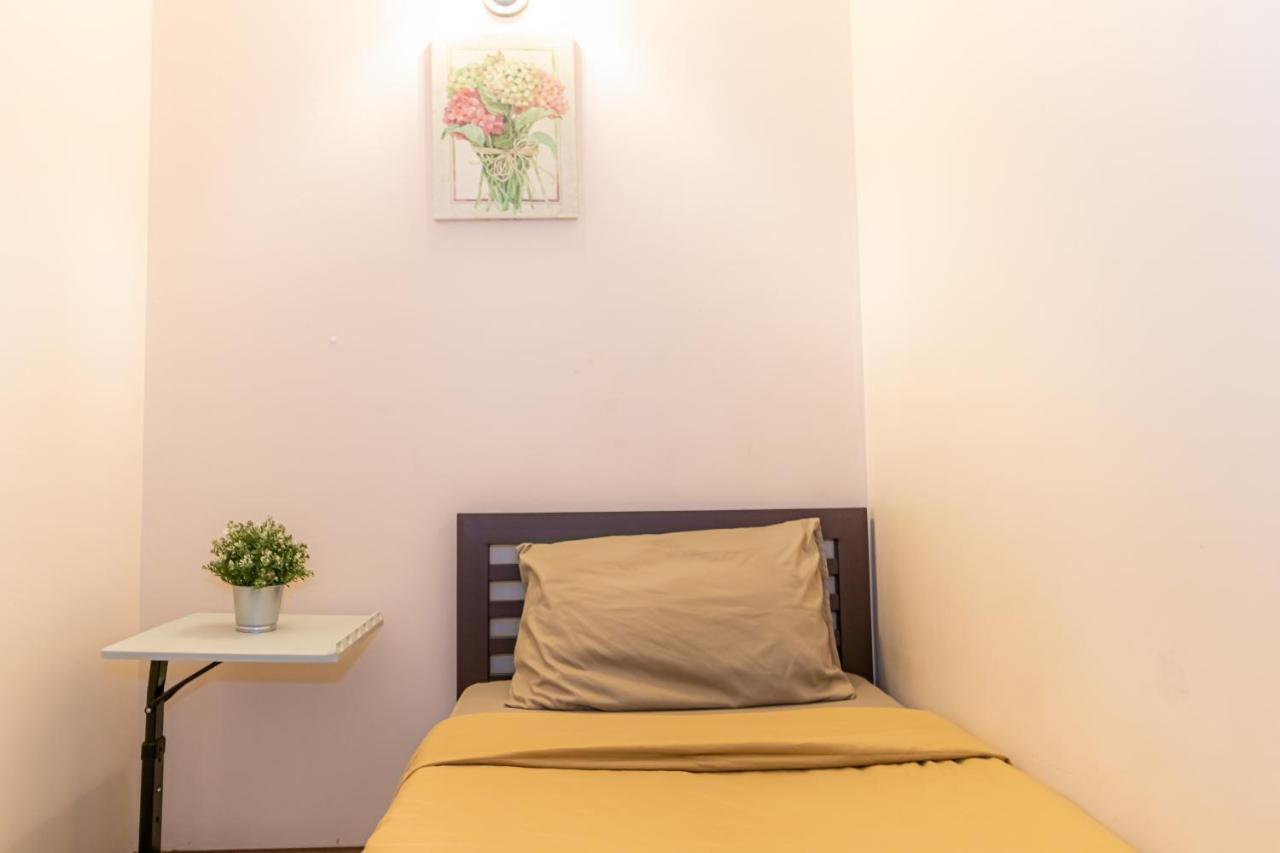 Snoozzze Hostel ใกล้รถไฟฟ้า ย่านบางรัก (Adults Only) Бангкок Екстер'єр фото