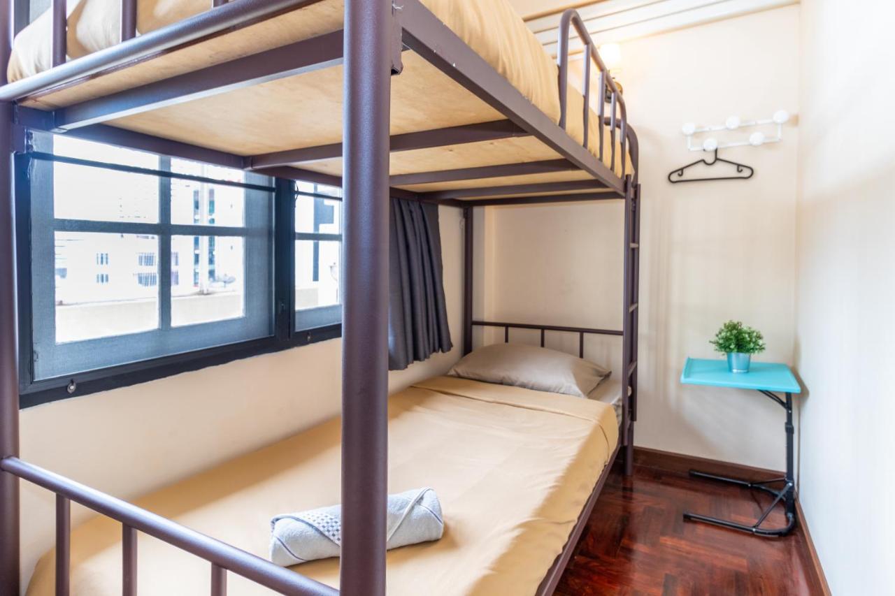 Snoozzze Hostel ใกล้รถไฟฟ้า ย่านบางรัก (Adults Only) Бангкок Екстер'єр фото