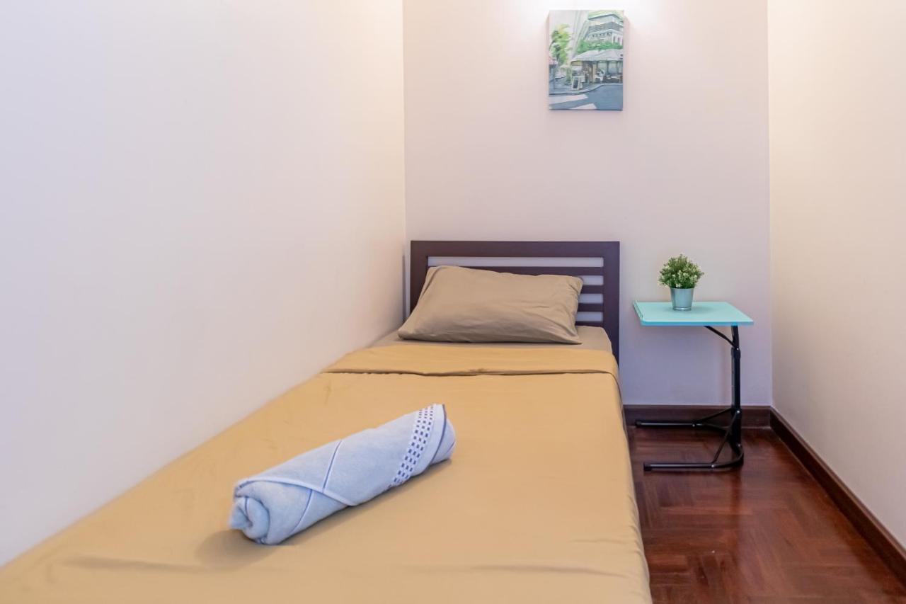 Snoozzze Hostel ใกล้รถไฟฟ้า ย่านบางรัก (Adults Only) Бангкок Екстер'єр фото