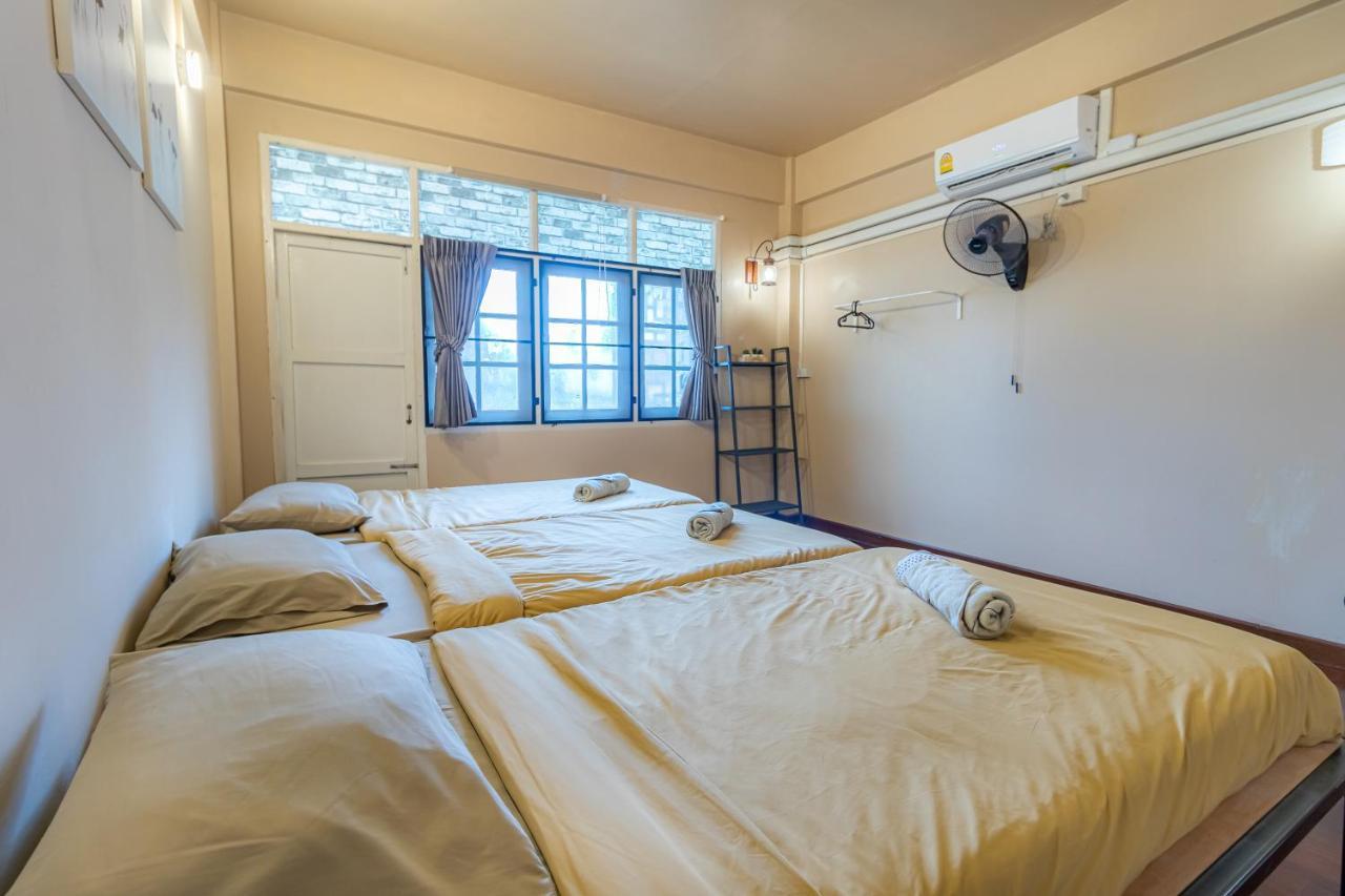 Snoozzze Hostel ใกล้รถไฟฟ้า ย่านบางรัก (Adults Only) Бангкок Екстер'єр фото